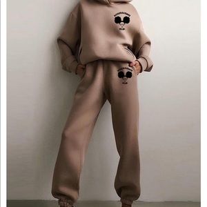 Soft hooded with pockets on top sweat suit